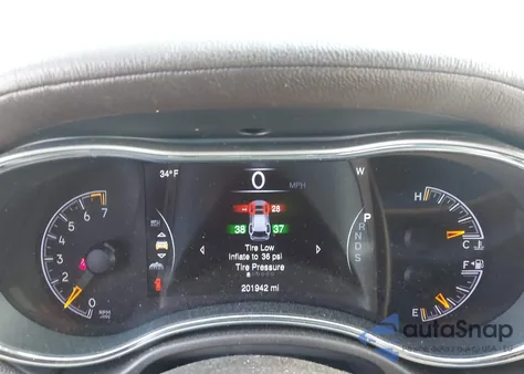 2015 Jeep Grand Cherokee Overland z USA, uszkodzony, nr VIN 1C4RJFCG5FC159765